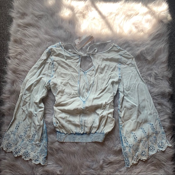 Bell sleeve crop top - Picture 2 of 5